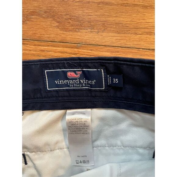 Vineyard Vines U.S. Flag Shorts - Picture 3 of 4